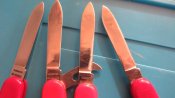 Одним лотом Mikov, Wenger, Victorinox з дефектами.