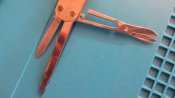 Одним лотом Mikov, Wenger, Victorinox з дефектами.