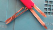 Одним лотом Mikov, Wenger, Victorinox з дефектами.