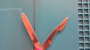 Одним лотом Mikov, Wenger, Victorinox з дефектами.