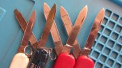 Одним лотом Mikov, Wenger, Victorinox з дефектами.