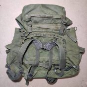 Рюкзак приблизно 30 л.