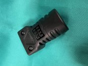 Вертикальна рукоятка DLG-117 коротка Picatiny