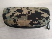 Футляр, чохол для окулярів в пікселі