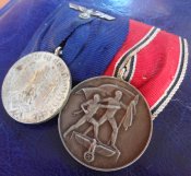 Группа из 2-х наград на колодке: Выслуга 4 года в Вермахте + Аншлюс Австрии.