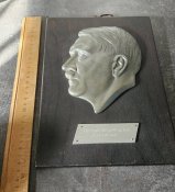 Пам'ятна або нагородна табличка з дерева з рельєфом Гітлера,  футбольна тематика