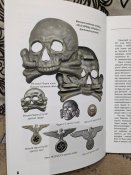Довідник Металеві емблеми СС. 1923-1945