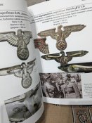 Довідник Металеві емблеми СС. 1923-1945