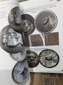 Довідник Металеві емблеми СС. 1923-1945