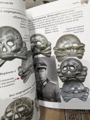 Довідник Металеві емблеми СС. 1923-1945