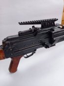 Планка Пікатінні на ПКМ висока (не перекриває штатний приціл)