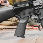 Рукоятка пистолетная Magpul MOE Grip для AR15. Black. Оригинал