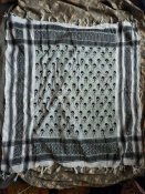 Шемаг (куфія, арафатка) з черепами white-black