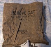 Мішечки з порохів від зарядів до 155 мм гармат. З написом Remove before firing.