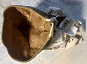 Мішечки з порохів від зарядів до 155 мм гармат. З написом Remove before firing.
