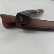 Мисливський ніж в шкіряних ножнах