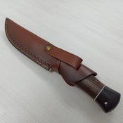 Мисливський ніж в шкіряних ножнах