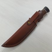 Мисливський ніж в шкіряних ножнах