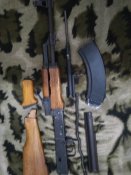 АК 47 .