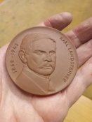 Настольная медаль