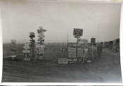 КИРОВОГРАД Foto Wk2 Soldat Wehrmacht Front Schild Schilderwald.jpg