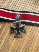 Рицарський хрест з дубовим листям та стрічкою