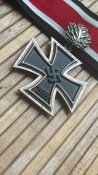 Рицарський хрест з дубовим листям та стрічкою