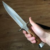 Мисливський ніж з ножнами в комплекті повністю новий 1368