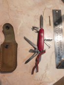 Ніж кишеньковий Victorinox Huntsman - red,  чохлом шкіряним
