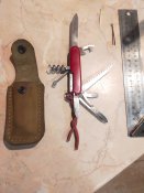 Ніж кишеньковий Victorinox Huntsman - red,  чохлом шкіряним