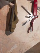 Ніж кишеньковий Victorinox Huntsman - red,  чохлом шкіряним