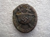 Нагрудный знак «За ранение» 3 степени («черное ранение») образца 1939 года.