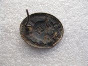 Нагрудный знак «За ранение» 3 степени («черное ранение») образца 1939 года.