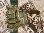 Бронежилет в максимальній комплектації...
