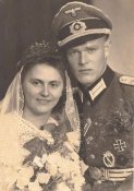 Невеста с офицером вермахта.