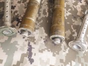 Два трофейні антуражні маршеві двигуни від пострілів РПГ-7