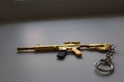 Брелок у вигляді автомата M416 золотистого кольору — стильний аксесуар для поціновувачів зброї!
