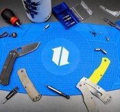 Blade HQ Shop Mat Силиконовый коврик для переборки и заточки ножей.