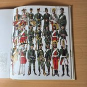 Книга Исторические униформы (Historische Uniformen) 18 столетия.