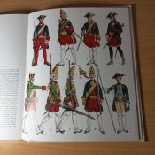 Книга Исторические униформы (Historische Uniformen) 18 столетия.