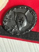 Знак "За ранение 1939" в чёрном.