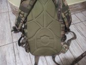 Трофейный рюкзак хорошего русского "Camofans" с тактическими очками, чётками и окопными свечами