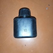 Масленка одногорловая для смазки АК-РПК, СКС, Мосина, АК, ППШ, СВТ. Пластик. СССР.