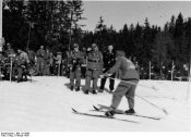 Bundesarchiv_Bild_121-0095,_Kitzbühel,_großdeutsche_alpine_Skimeisterschaft.jpg