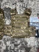 Бронежилет , з балістичним захистом ( перед,зад, боки) ,комплект  плит керамічних , розмір S, в подарунок турнікет SOFT USA , та оклюзійки Hy FinVent