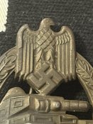 знак За танковый бой в бронзе.