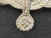 Металлический орёл на белый китель офицера Kriegsmarine.