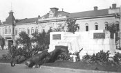 Foto REPRO 15x10 FOTOS 08. Rußland Umgestürztes Stalindenkmal.jpg