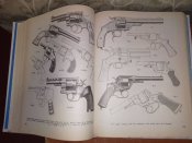 Книга Револьверы и пистолеты