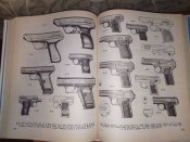 Книга Револьверы и пистолеты